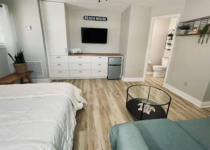 Luxurious Ocean View Getaway!! Entire Home!