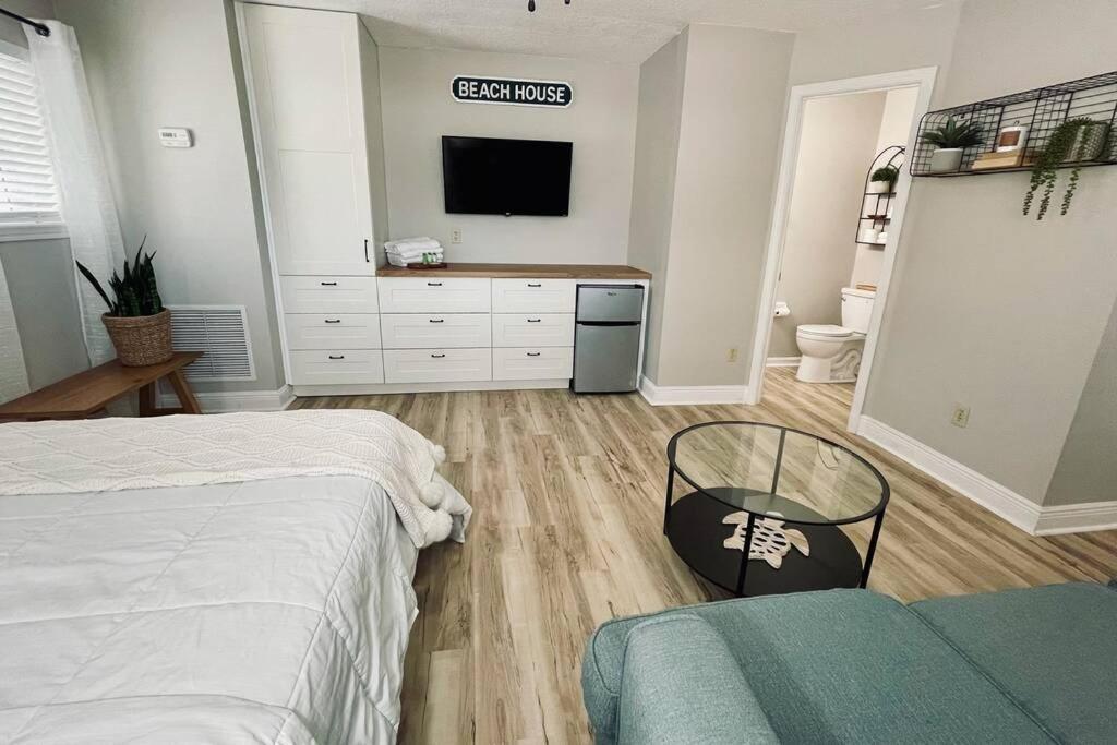 Luxurious Ocean View Getaway!! Entire Home!