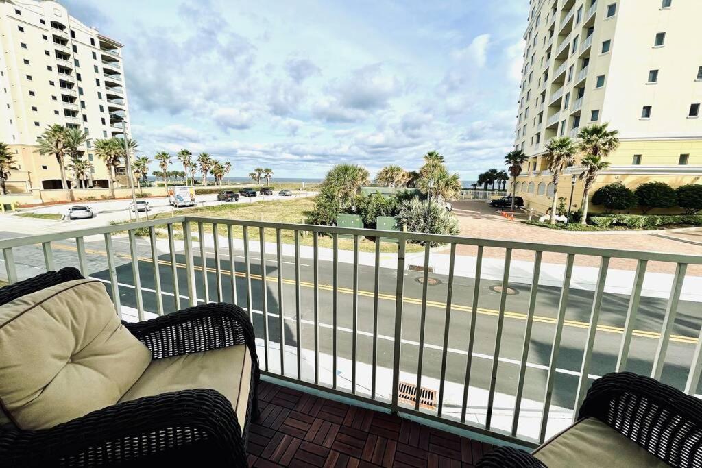 Luxurious Ocean View Getaway!! Entire Home! *