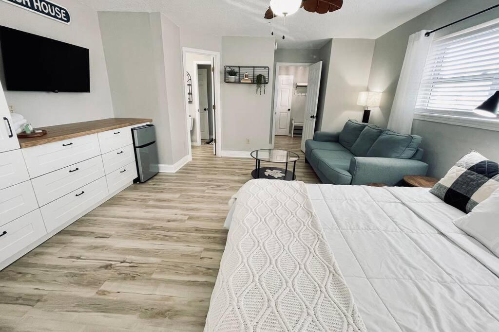 Holiday home Luxurious Ocean View Getaway!! Entire Home!