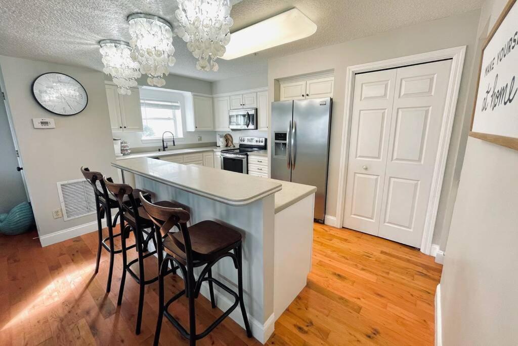 Holiday home Luxurious Ocean View Getaway!! Entire Home!