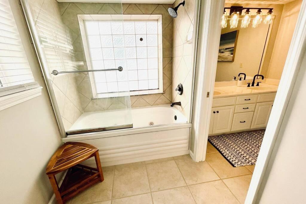 Luxurious Ocean View Getaway!! Entire Home! Holiday home *