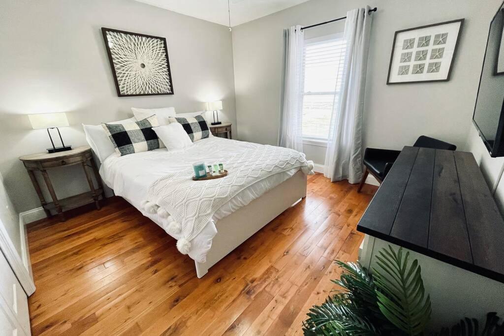 Luxurious Ocean View Getaway!! Entire Home!